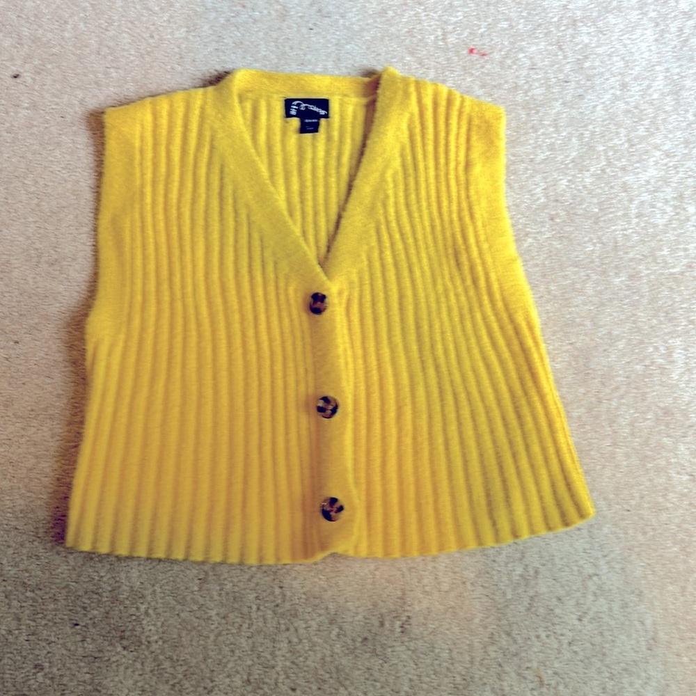 Art class, girls size, small super soft, yellow knit vest with tortoise buttons